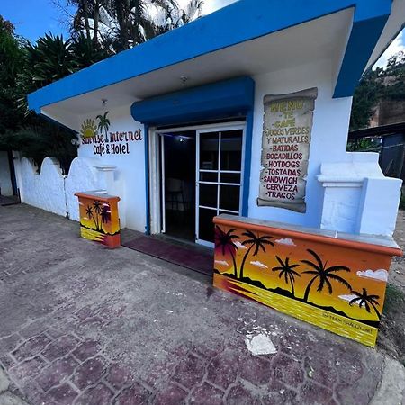 Sunrise Internet Cafe And Hotel ลาสแตร์เรนาส ภายนอก รูปภาพ